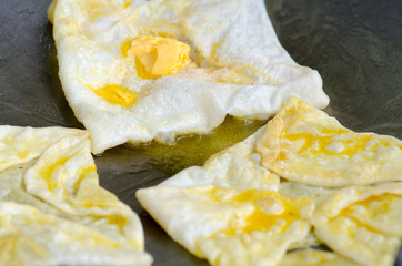 .Roti on a pan of hot smoke and the smell of incense wafting app