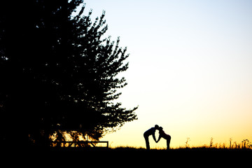 kissing couple silhouette at sunset