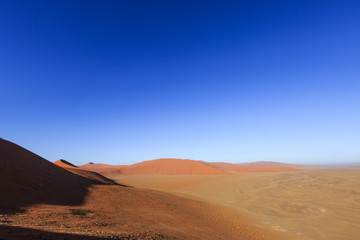 Blick von Düne 45 ins Tsauchab-Tal, Sossusvlei, Namib Wüste