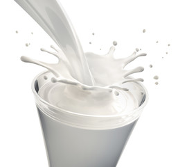 Milch-Splash mit Glas vor Weiß 2