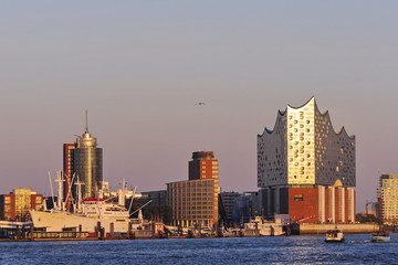 Stadtansicht mit Elbphilharmonie