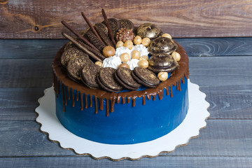 chocolate color drip cream cheese cake with cookies