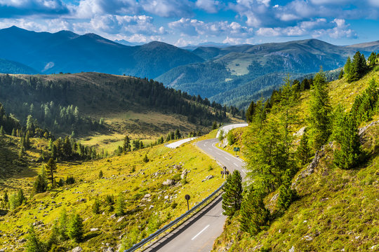 Hochalpenstra&szlig;e durch die gr&uuml;nen Nockberge in K&auml;rnten &Ouml;sterreich