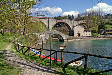 Fototapeta premium lake of pontecosi in garfagnana