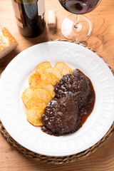 Pork cheeks  stewed with red wine and chips