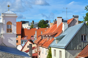 Obraz premium View of typical old houses in the Old Town of Tallinn, Estonia at sunny day.