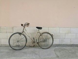 Fototapeta na wymiar bicycle with brakes wand
