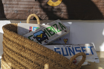 arrow pointers in Ibiza in a basket