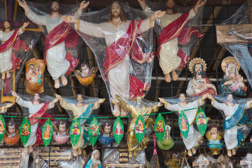 Plastic statues of Jesus and Mary