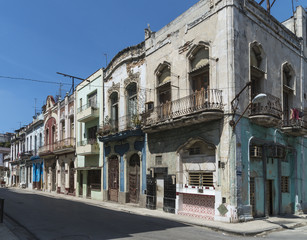 Fototapeta na wymiar Kuba; Havanna Vieja, Straßen und Gebäude der Altstadt.