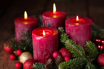 Fototapeta na wymiar Advent, Weihnachten - Vier brennende Kerzen