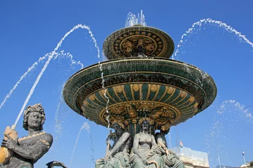 Wall murals Fountain Statues et vasques de la fontaine des Mers à la Concorde à Paris, France