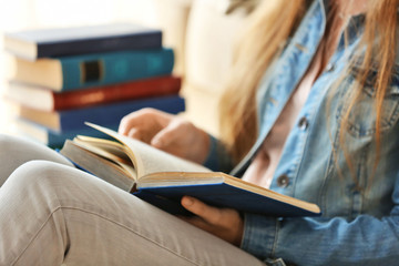 Obraz premium Woman reading book, close up
