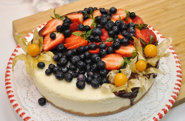 fresh pound cake with berries