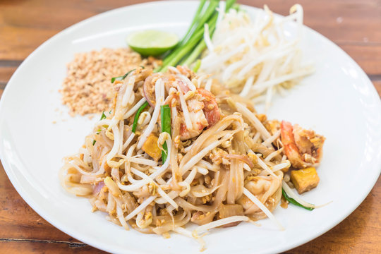 Stir-fried noodle with shrimp or Shrimps Pad Thai