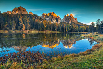 Obraz premium Wonderful alpine lake with high peaks in background,Dolomites,Italy