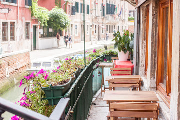 Fototapeta na wymiar small cafe terrace in Venice