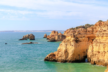 Fototapeta na wymiar Vista da costa de Portimão Algarve 