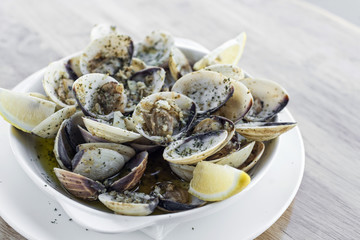garlic white wine steamed clams seafood tapas simple snack