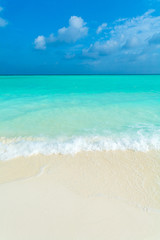 Fototapeta na wymiar White coral sand beach, Maldives