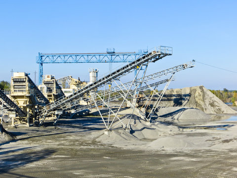 Conveyor and mining equipment in a granite quarry