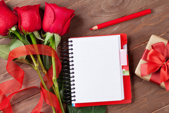 Love letter notepad, red roses and gift box