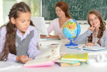 Obraz premium teacher with two girls at lesson