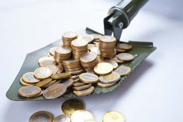 shovel with money