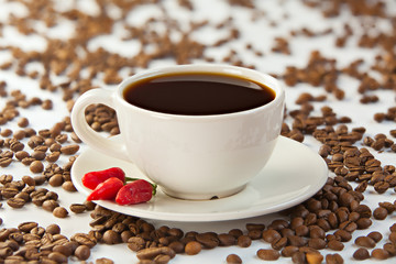 Obraz premium coffee in coffee cup with natural grains