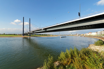Rheinbrücke Düsseldorf