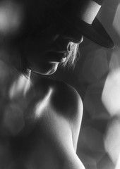 Девушка в шляпе