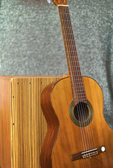 Obraz premium Cajon and guitar