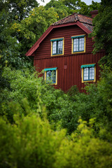 Altes Schwedisches Holzhaus im Grünen