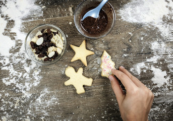 Plätzchen backen in der Weihnachtszeit 