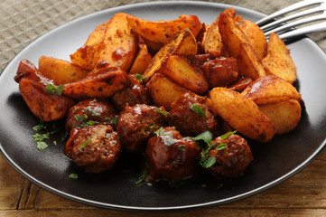 Naudan Lihapullat Boulettes de bœuf Polpette di manzo Albóndigas de carne de vacuno Beef balls Rindfleischfleischklöschen