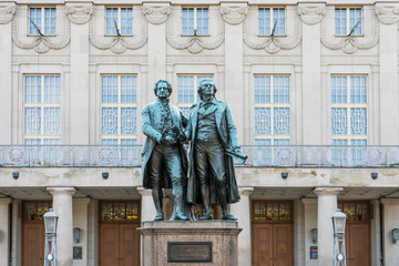 Obraz premium Goethe and Schiller / Monument to Goethe and Schiller before the National-theater in Weimar