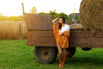 Obraz premium Lovely young woman in the village