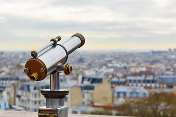 Fototapeta na wymiar Touristic telescope overlooking Montmartre