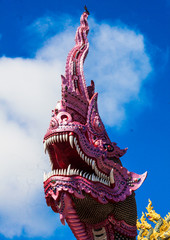 Fototapeta na wymiar Dragon in front of the temple