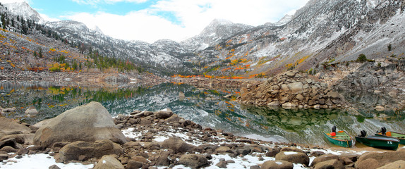 Panoramic view of Sabrina lake in California in late autumn