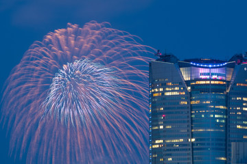 六本木ヒルズに花火