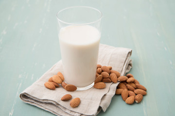 アーモンドミルク