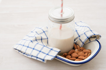 アーモンドミルク