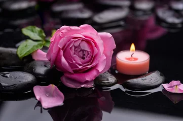 Keuken spatwand met foto Pink  rose with candle and therapy stones  © Mee Ting
