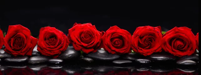 Schilderijen op glas Set of red rose and wet stones © Mee Ting