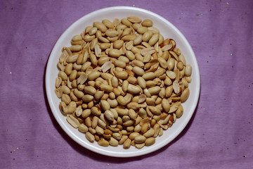 Roasted peanuts 