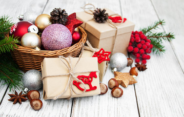 Fototapeta na wymiar christmas gift box and decorations