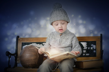 Kind mit magischem Buch