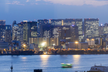 東京都市風景　品川埠頭　高層ビル群　コンテナターミナル　貿易　物流　品川