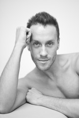 Naklejka premium Muscular male bodybuilder on white background